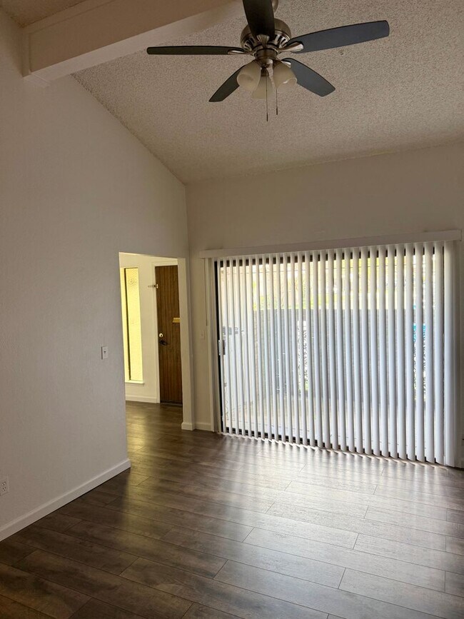 Building Photo - Spacious 3bd/2ba Fair Oaks Duplex with 2 Garage