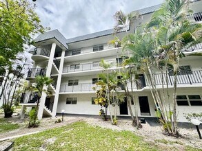 Building Photo - 3300 Spanish Moss Ter