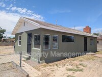 Building Photo - 523 Valencia Dr SE