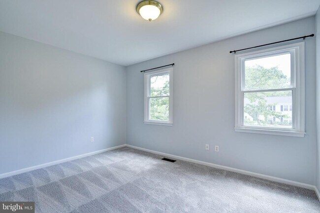 Building Photo - 618 Worchester St