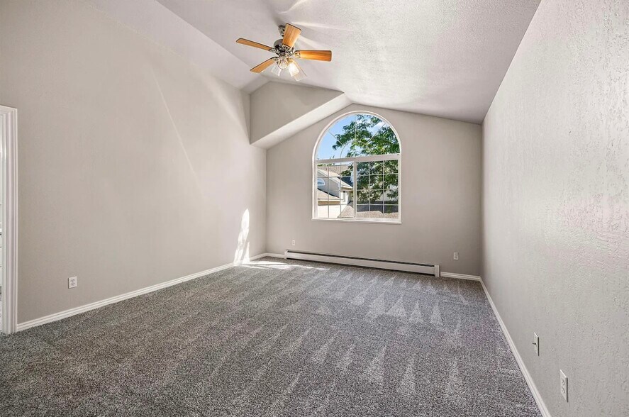 Building Photo - 712 Glen Ct