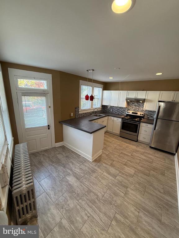 Building Photo - 214 Center St