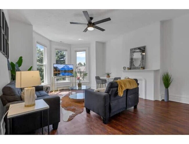 Building Photo - The Artist's Apt. | 2BR | Short North | +Parking