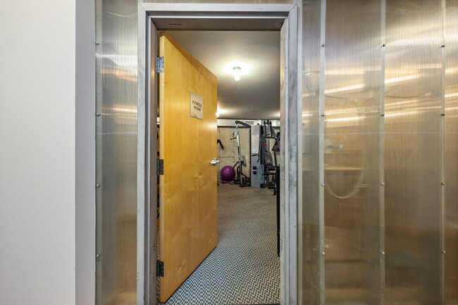 Building Photo - 10 Ann St