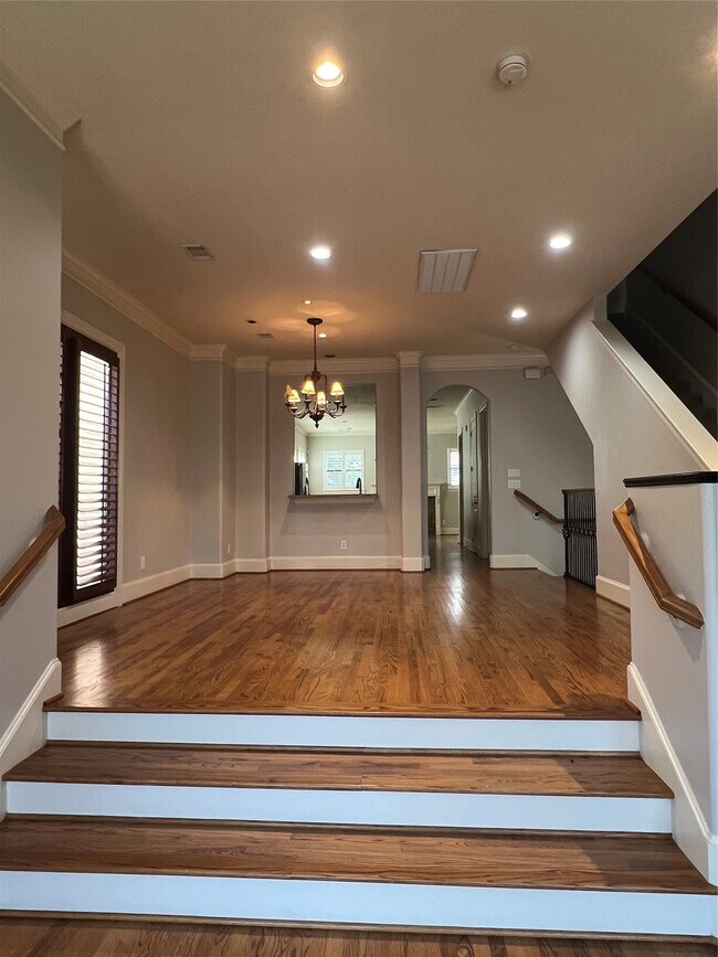 Building Photo - 2330 Camden Dr