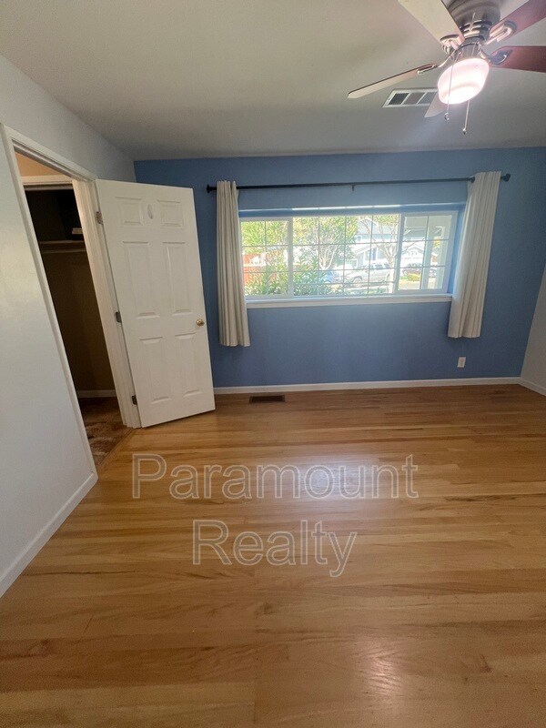 Building Photo - 30407 Treeview St