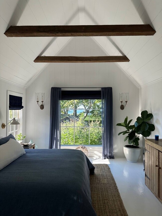 Building Photo - 8 Chequit Ave