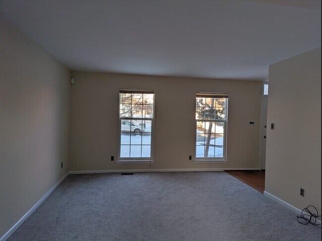 Building Photo - 906 Hamilton Rd