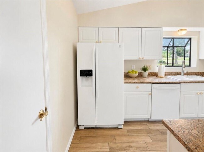 Building Photo - 1203 Saxony Cir