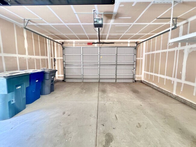 Building Photo - $2,350 Bullard & Locan, 3 bedroom - Wrenwo...
