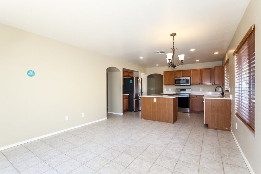 Building Photo - 12649 W Shaw Butte Dr