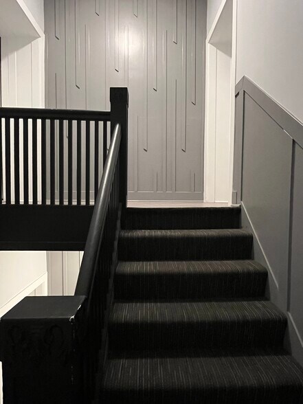 Building Photo - 5033 W Wabansia Ave