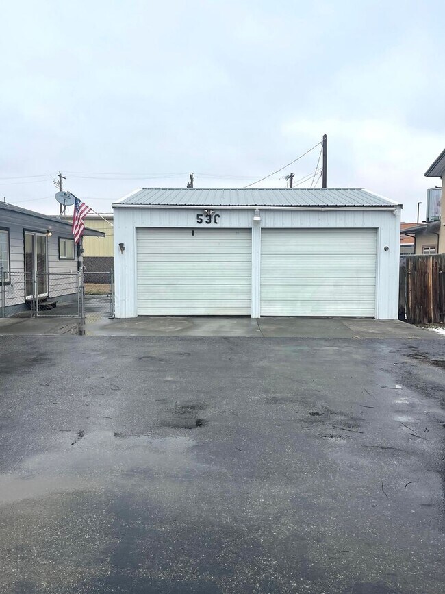 Building Photo - Completely Remodeled Single-Family Home for Rent in Kennewick, WA!