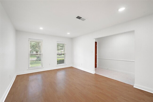 Building Photo - 6007 Claridge Dr