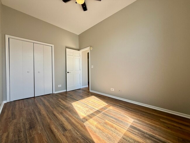 Building Photo - 556 W 37th St