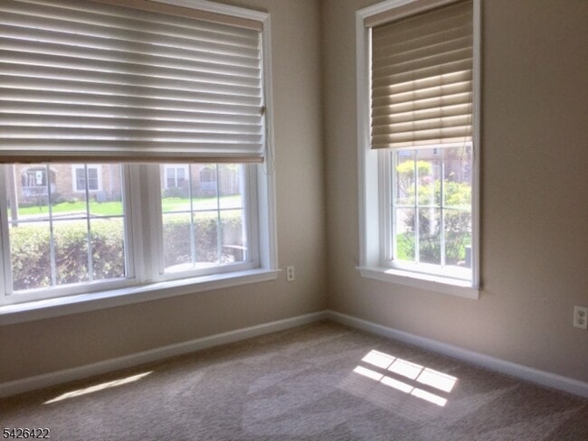 Building Photo - 2112 Clinton Ln