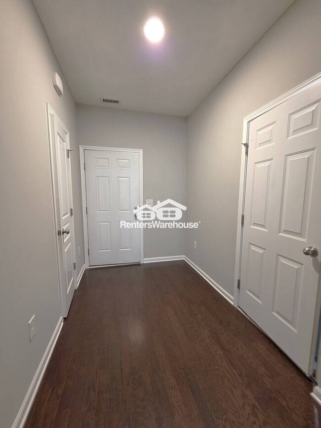 Building Photo - Beautiful 3-bedroom townhome in North Rale...