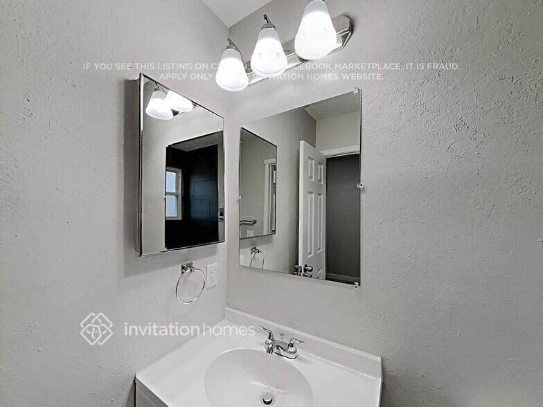 Building Photo - 3714 S Pitkin Cir