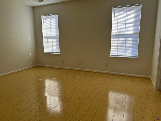 Building Photo - 202 Grand Ave