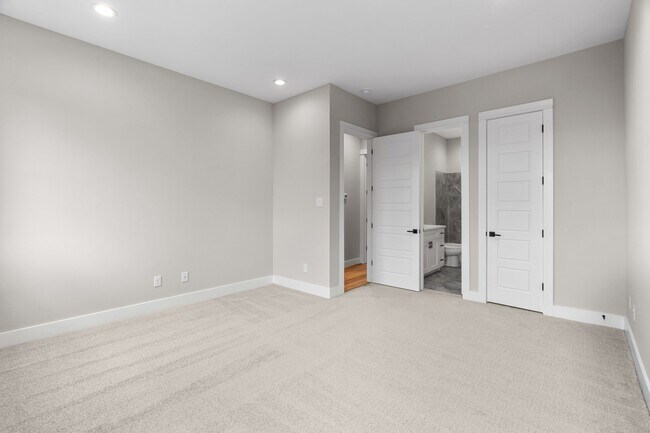Building Photo - 5822 Sunlight Ln