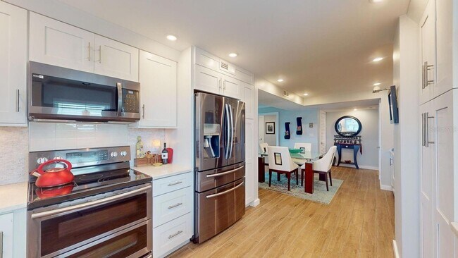 Building Photo - 1120 N Shore Dr NE