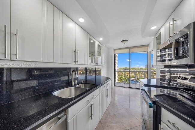 Building Photo - 3610 Yacht Club Dr