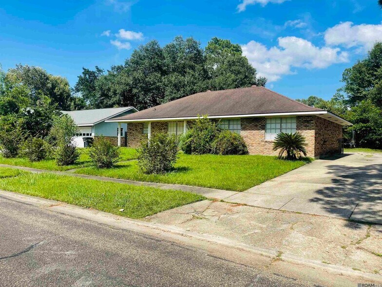 Building Photo - 4036 Ridgemont Dr