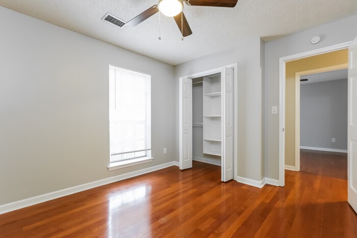 Building Photo - 210 Dogwood Pl Dr