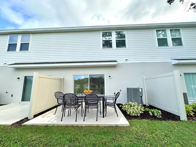 Building Photo - Stylish 3Bedrooms 2.5Bath townhome-living ...