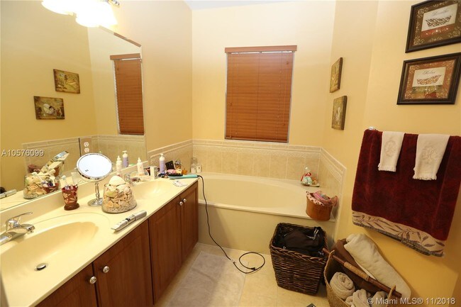 Building Photo - 2623 SW 154th Ct