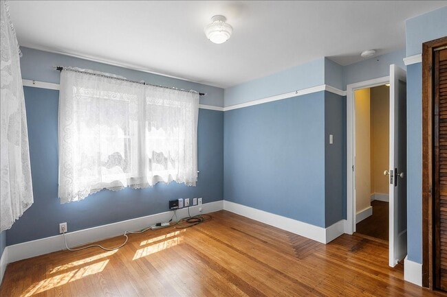Building Photo - 1238 Versailles Ave