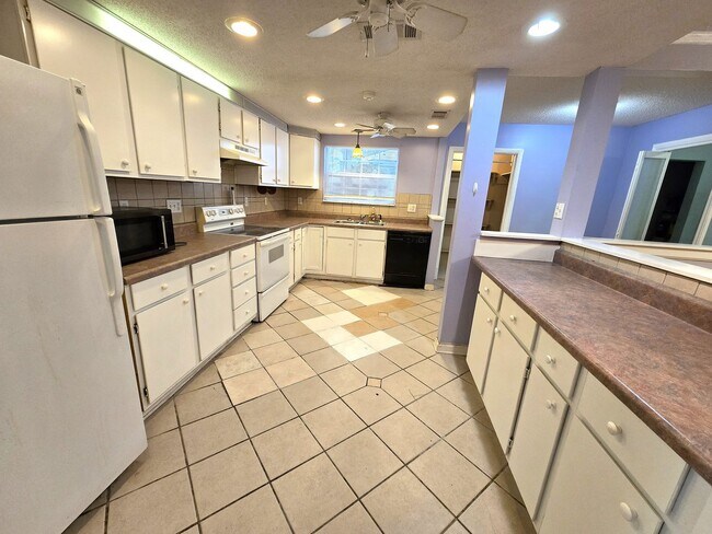 Building Photo - Rent Includes ALL utilities, yard maintenance and Wifi