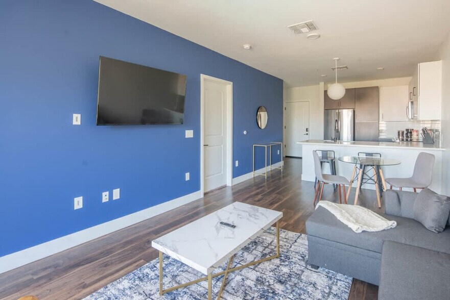 Building Photo - 701 W Rio Salado Pkwy