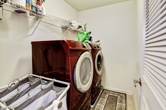 Building Photo - 4 Shadowlawn Dr