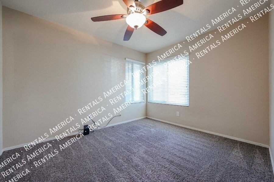 Building Photo - 4583 W Elgin St