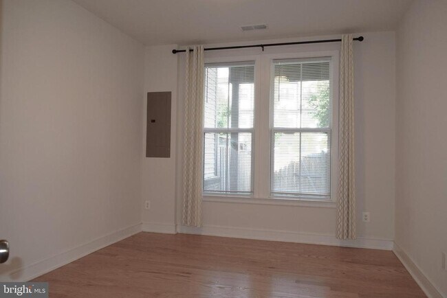 Building Photo - 23079 Sullivans Cove Sq