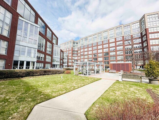 Building Photo - 1125 Maxwell Ln