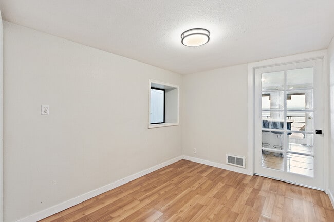 Building Photo - 4703 Beach Dr SW