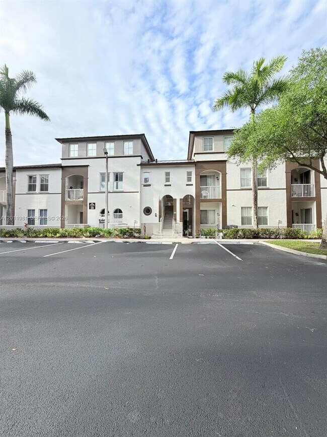 Building Photo - 4435 SW 160th Ave