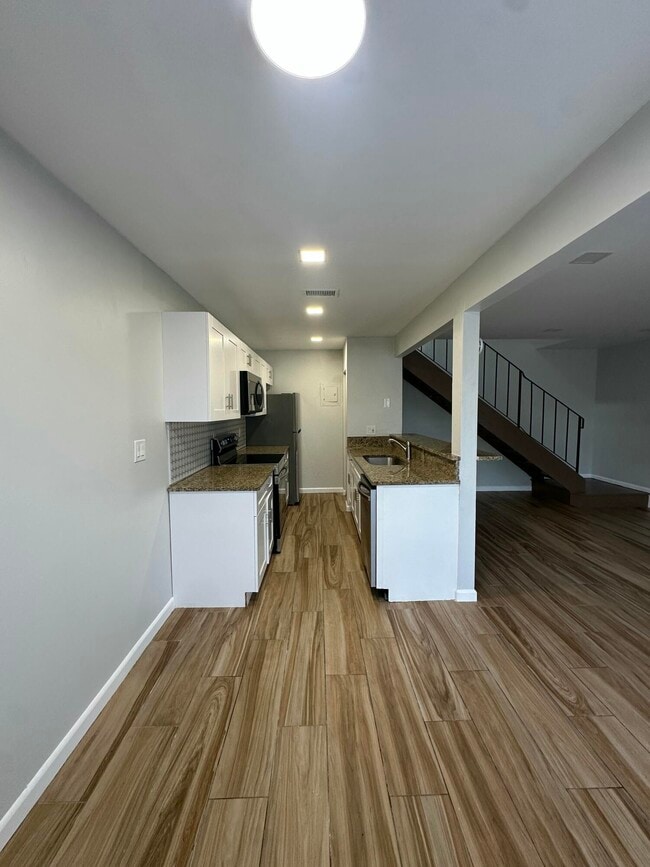 Building Photo - 200 E Tiffany Dr