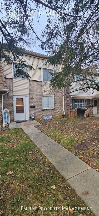 Primary Photo - 3 Bedroom/1.5 Bathroom Town House in Fount...
