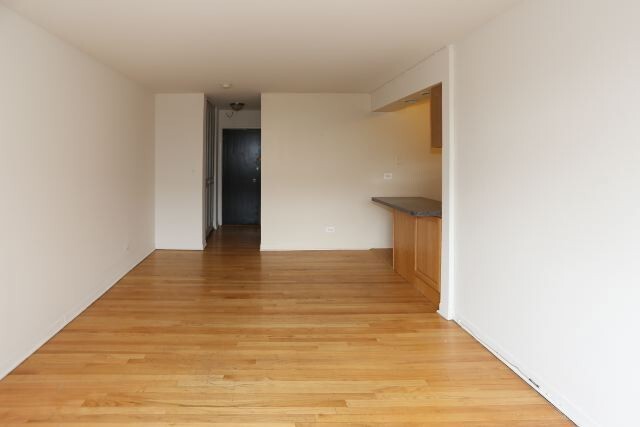 Building Photo - 535 W Aldine Ave