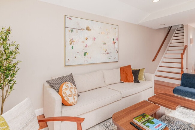 Building Photo - 99 W Circular St