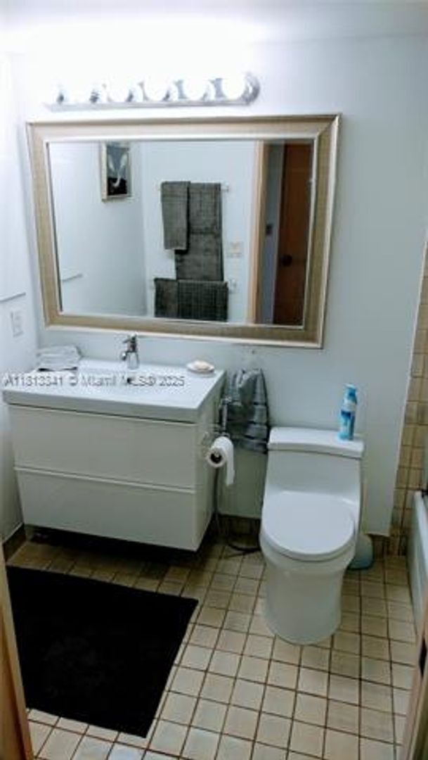 Building Photo - 251 Crandon Blvd