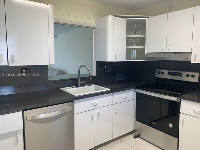 Building Photo - 3750 NE 170th St