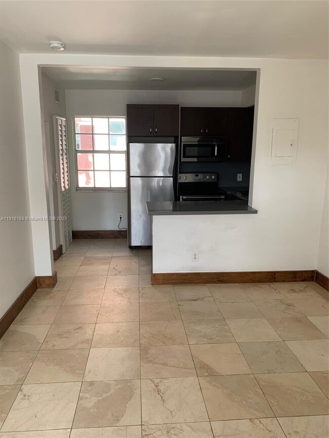 Building Photo - 551 NE 62nd St