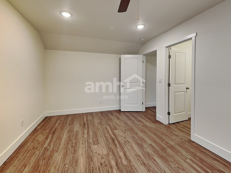 Building Photo - 23379 SE Dogwood St