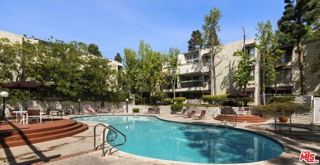 Building Photo - 4900 Overland Ave