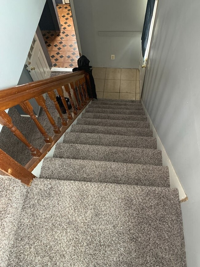 Building Photo - LARGE HOUSE IN CEDAR FALLS  fenced yard, deck, washer / dryer, central air,