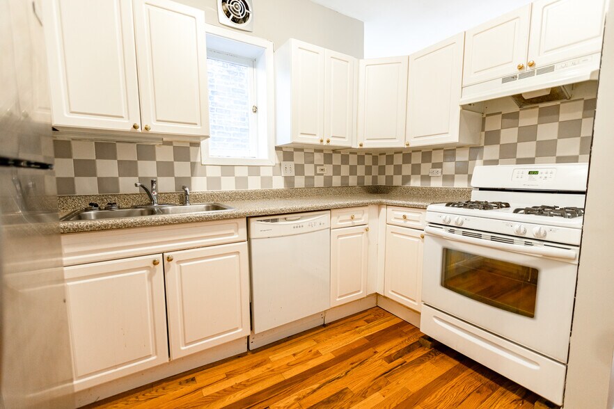 Building Photo - 3434 N Halsted St